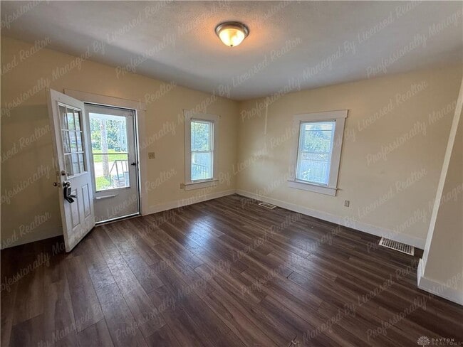 Building Photo - 1835 Hillsdale Ave