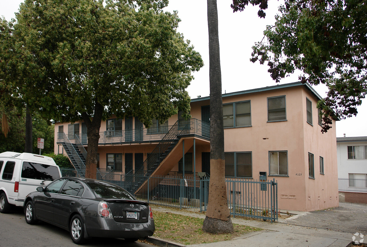 Building Photo - 4325 Clinton St
