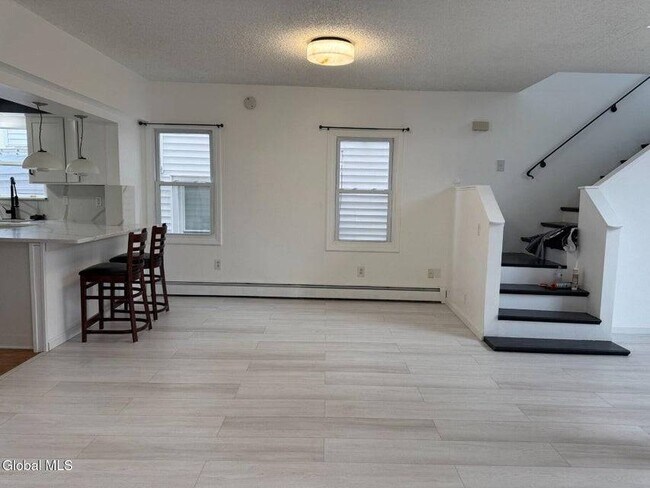 Foto del edificio - 27 McElwain Ave