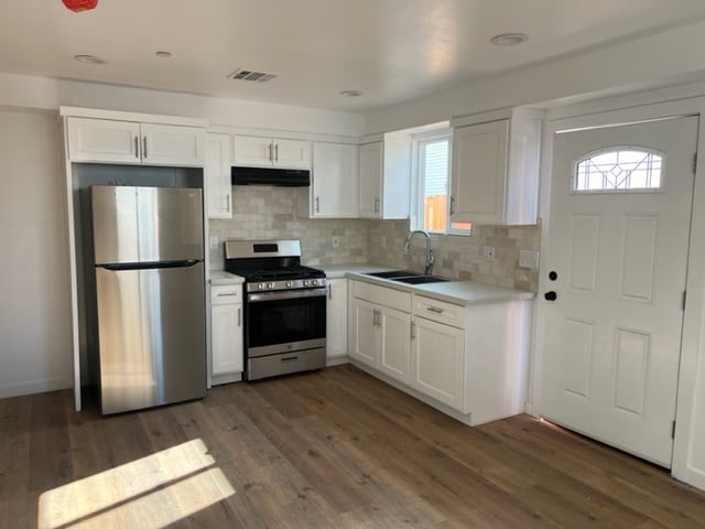 5867 Kitchen 2 - 5867 Towne Ave