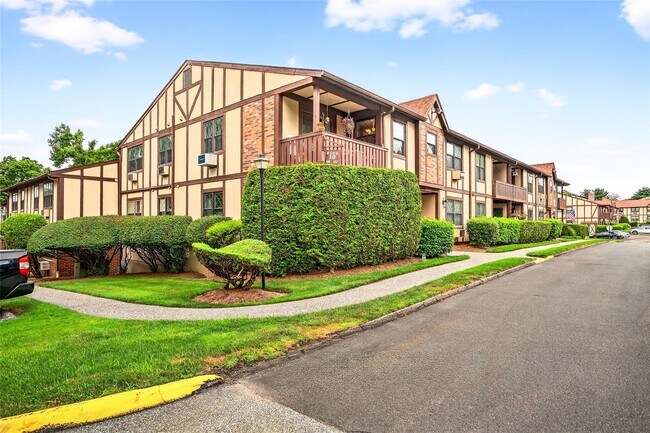 Foto del edificio - 448 Sierra Vista Ln