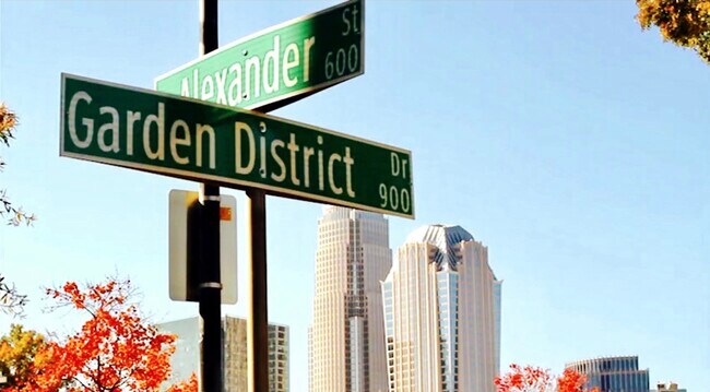 Neighborhood View. - 673 N Alexander St