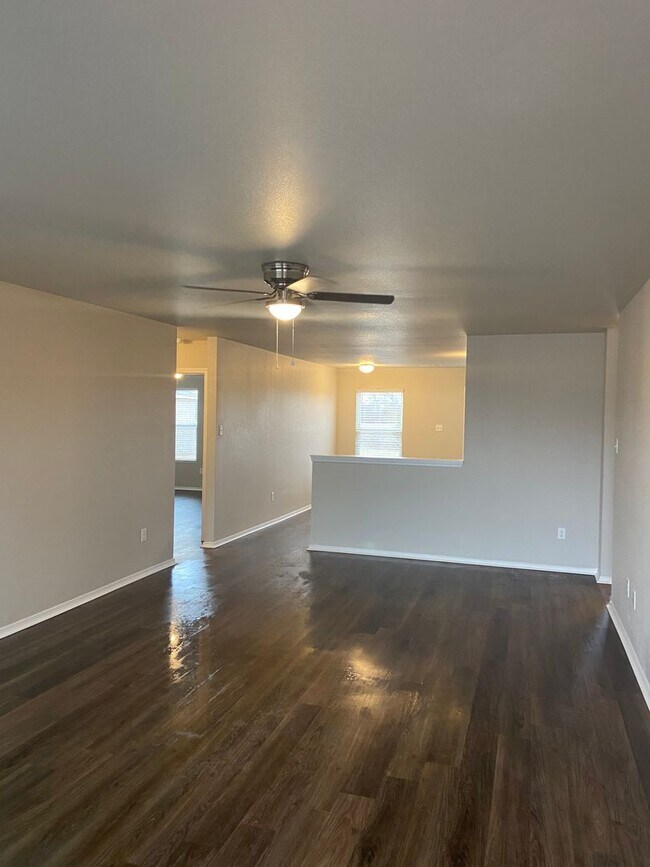 Foto del edificio - *Pre-Leasing* Four Bedroom | Two Bathroom ...