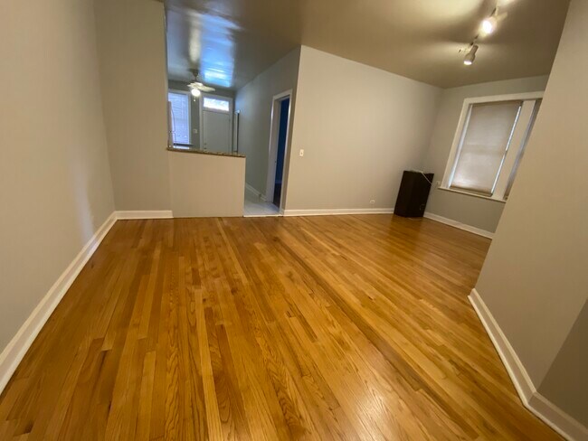 Foto del edificio - 3229 N Clark St