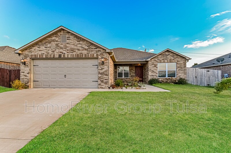 1207 W Missouri Ave, Claremore, OK 74019 House Rental in Claremore