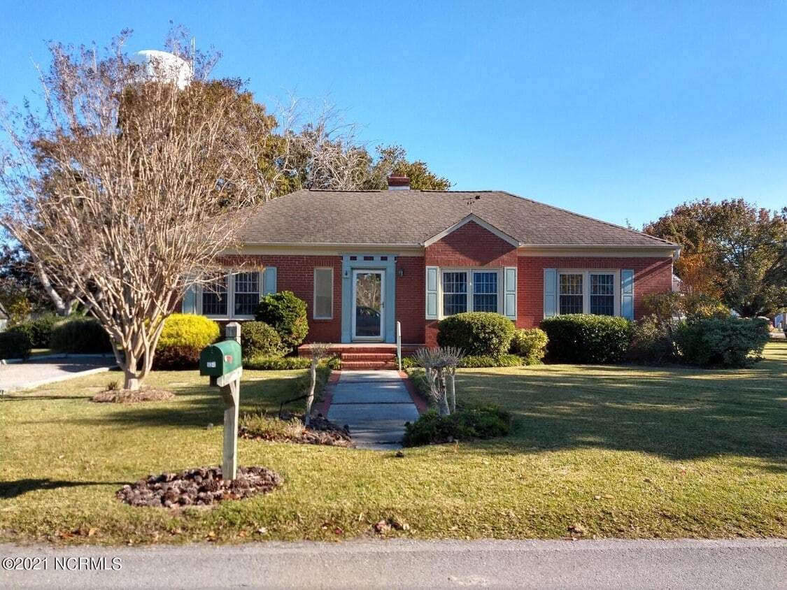 532 E Sabiston Dr, Swansboro, NC 28584 House Rental in Swansboro, NC