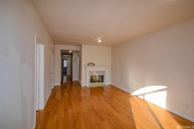 Building Photo - 513 Price St