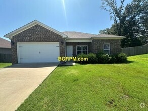 Building Photo - 20 Woodhaven Dr