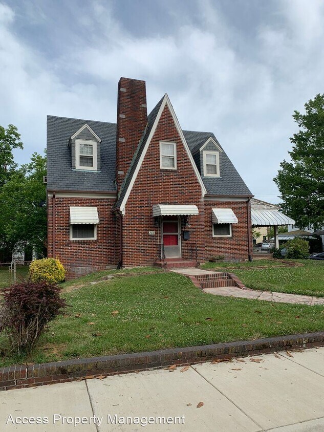 4 br, 2 bath House 200 S High Street House Rental in Blackstone, VA