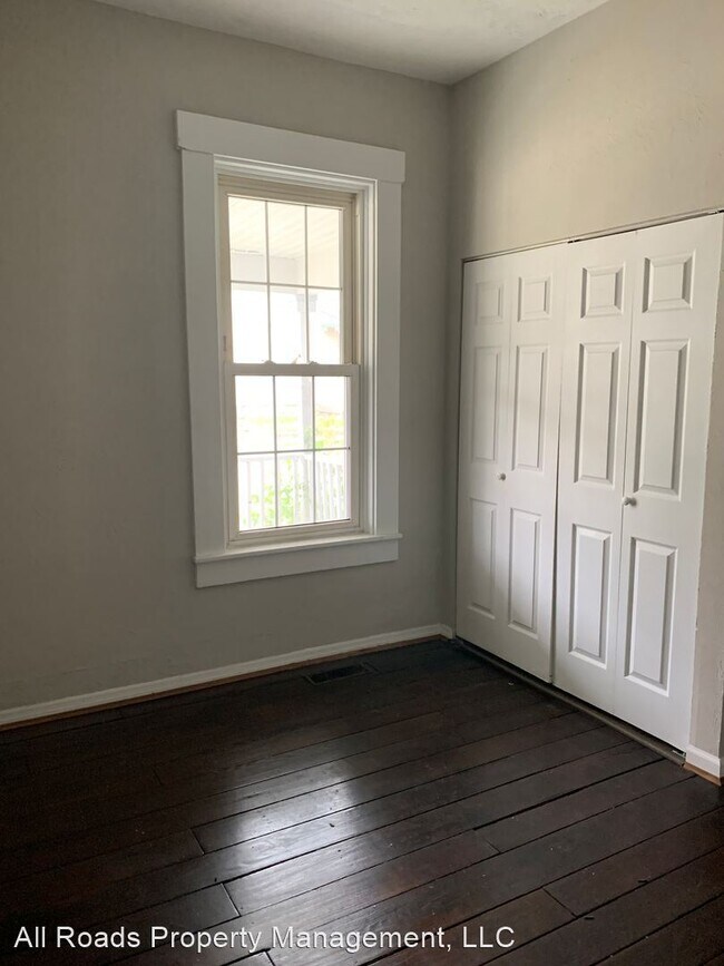 Building Photo - 3 br, 1 bath House - 928 8th Ave