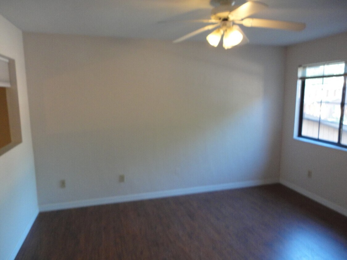 Foto principal - 2bedroom/2 bath condo in Rockwood Villas.