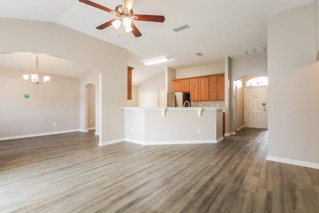 Building Photo - 2704 Creekfront Dr