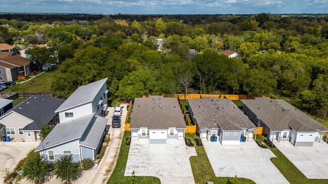 Foto del edificio - 926 Country Club Dr