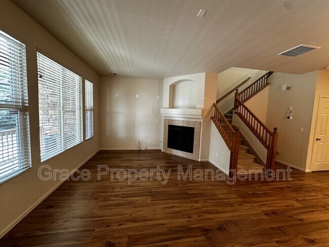Building Photo - 657 S Norfolk Way