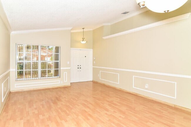 Building Photo - 241 SW 203rd Ave