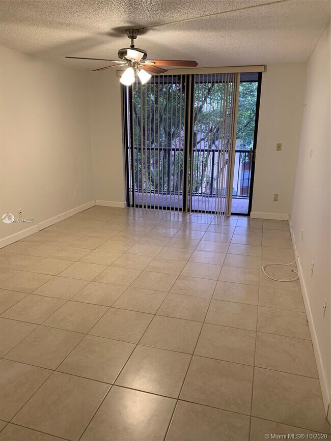 Building Photo - 14415 N Kendall Dr