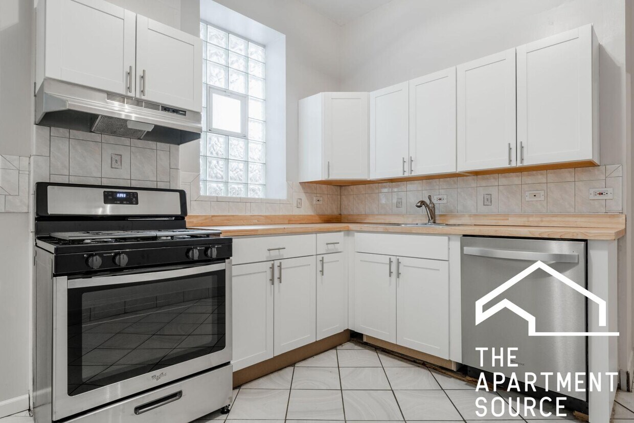 Photo - 2202 West Belmont Avenue #1R