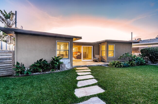 Building Photo - Beachfront Vacation Paradise in La Jolla!