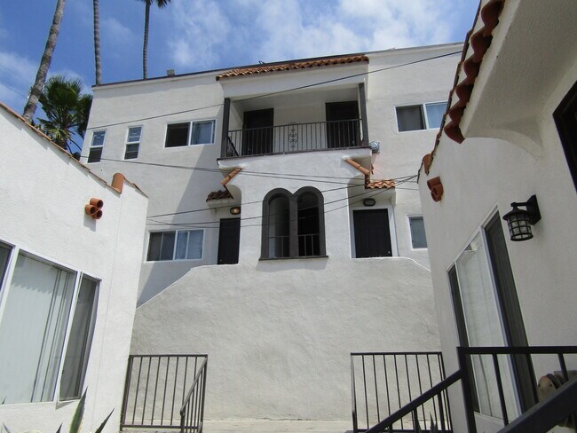 Building Photo - 3811 Montclair St