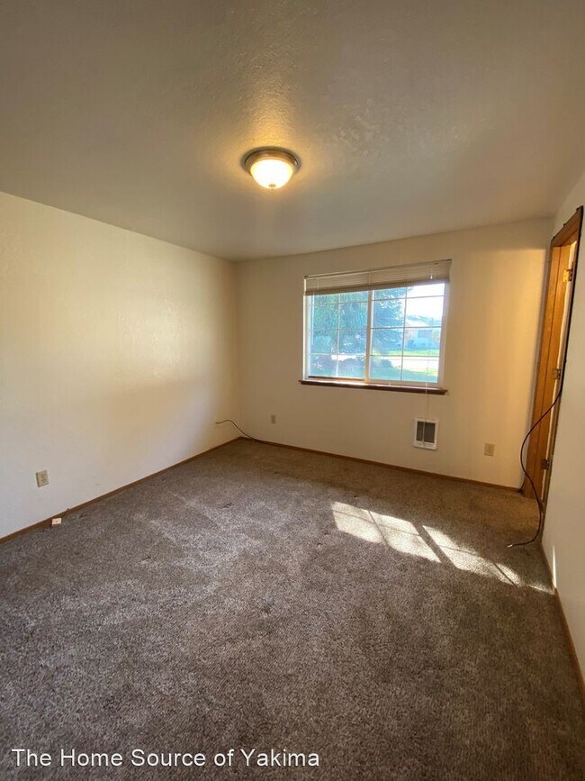 Building Photo - 3 br, 2 bath House - 1511 S. 73rd Ave