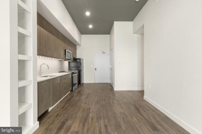 Building Photo - 525 N 41st St