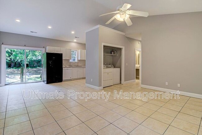 Foto del edificio - 220-1 Rose Ave