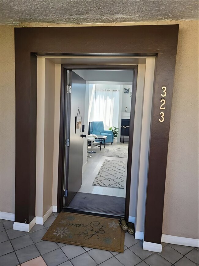 Foto del edificio - 7826 Topanga Canyon Blvd