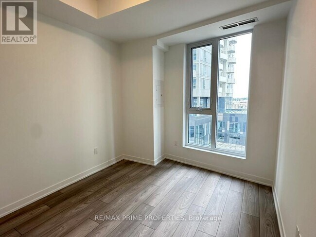 Building Photo - 474-474 Caldari Rd