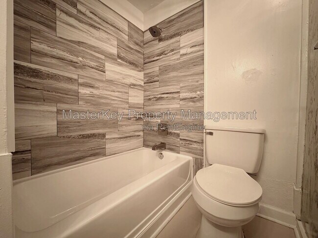 Building Photo - 302 Raynor St