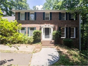 Building Photo - 965 Millbrook Ct