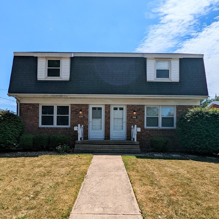 307 Robinhood Ln, Bloomington, IL 61701 Townhome Rentals in