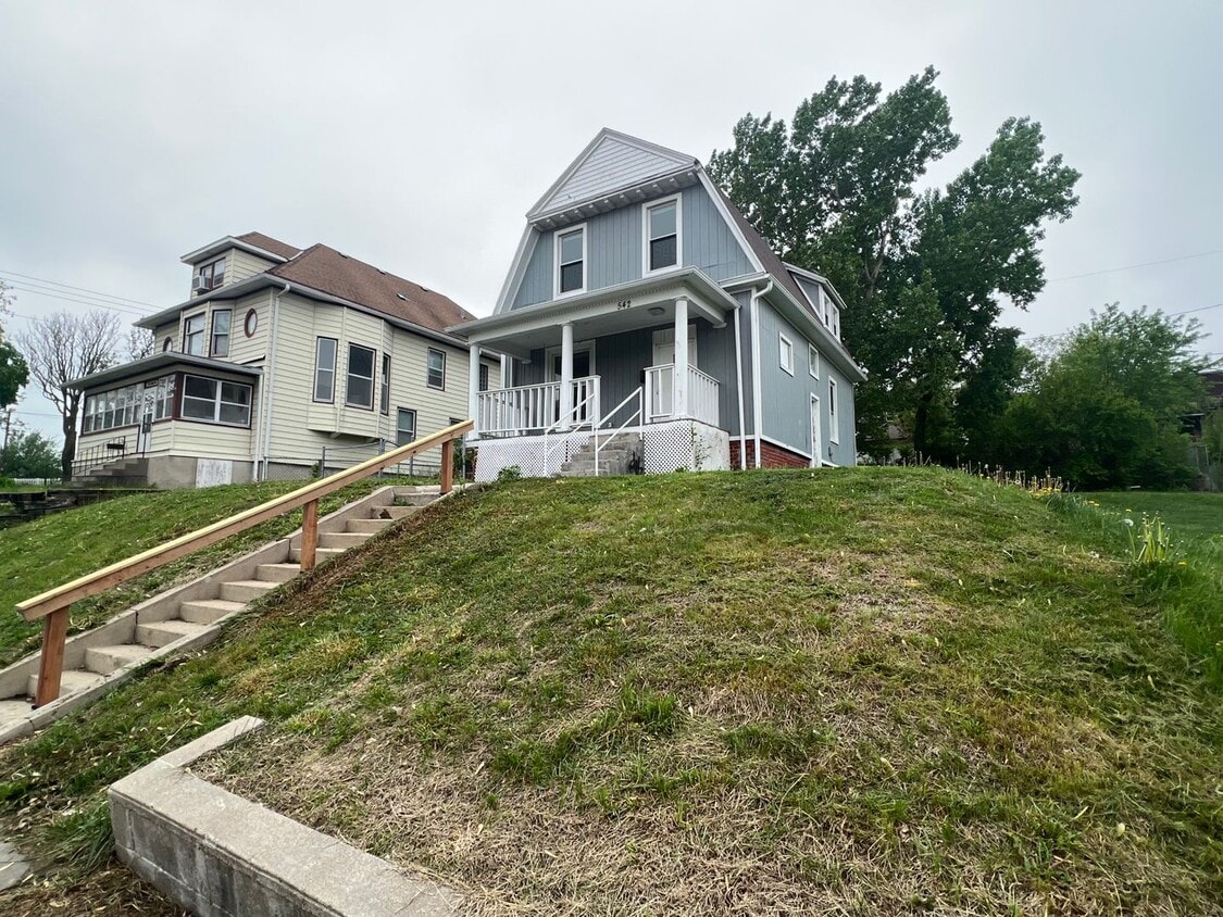 3 BR House available in June - 3 BR House available in June