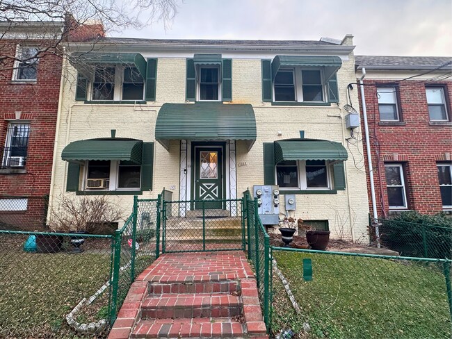 Foto del edificio - 1341 Adams St NE