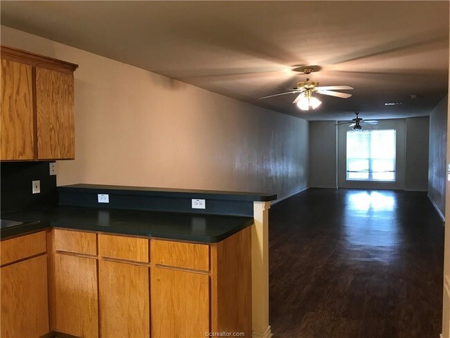 Building Photo - 916 Willow Pond St