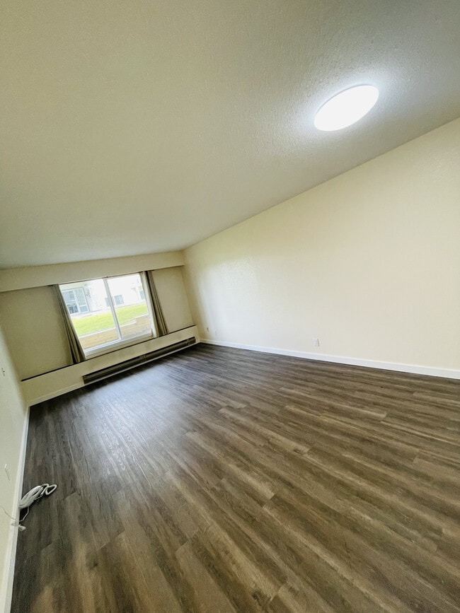 Living Room - Pine Grove Apartments