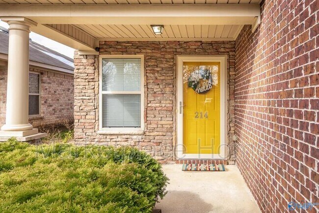 Building Photo - 214 Bermuda Lakes Dr
