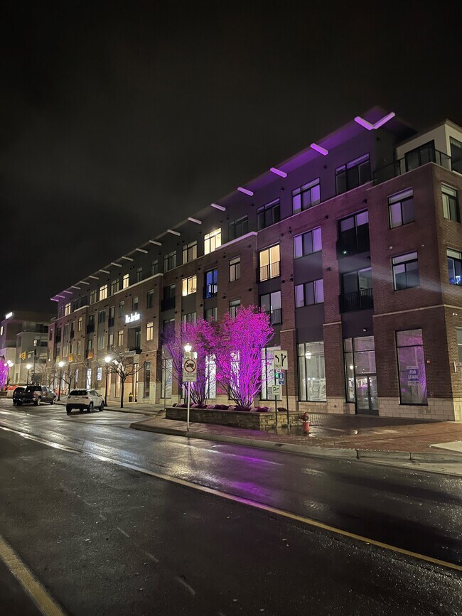 The Jordan Apartments in Auburn Hills, MI