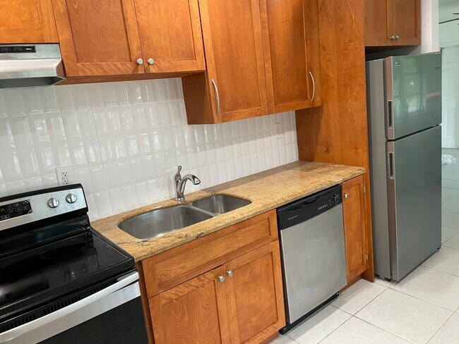 Kitchen2 - 921 NE 10th St