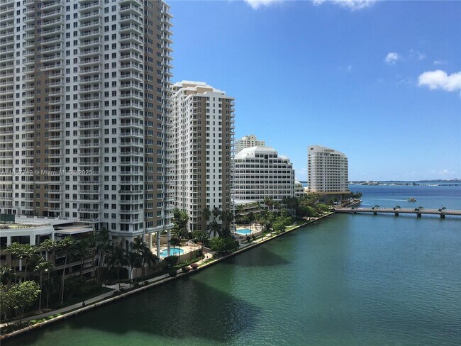 Foto del edificio - 465 Brickell Ave
