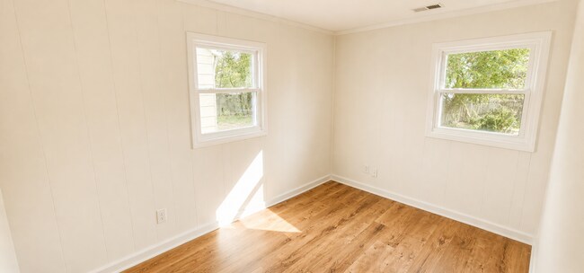 Foto del edificio - Two Bedroom House - Garage and Fenced in yard
