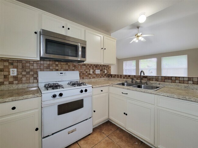 Foto del edificio - 5322 Rivergate Dr
