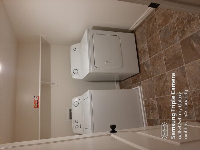Foto del edificio - 352 Stone Hollow Dr