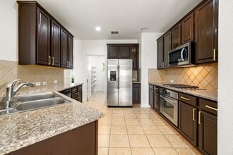 Building Photo - 9415 Herons Grove Ln