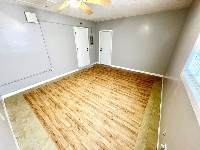 Foto del edificio - 5389 Mariner Blvd