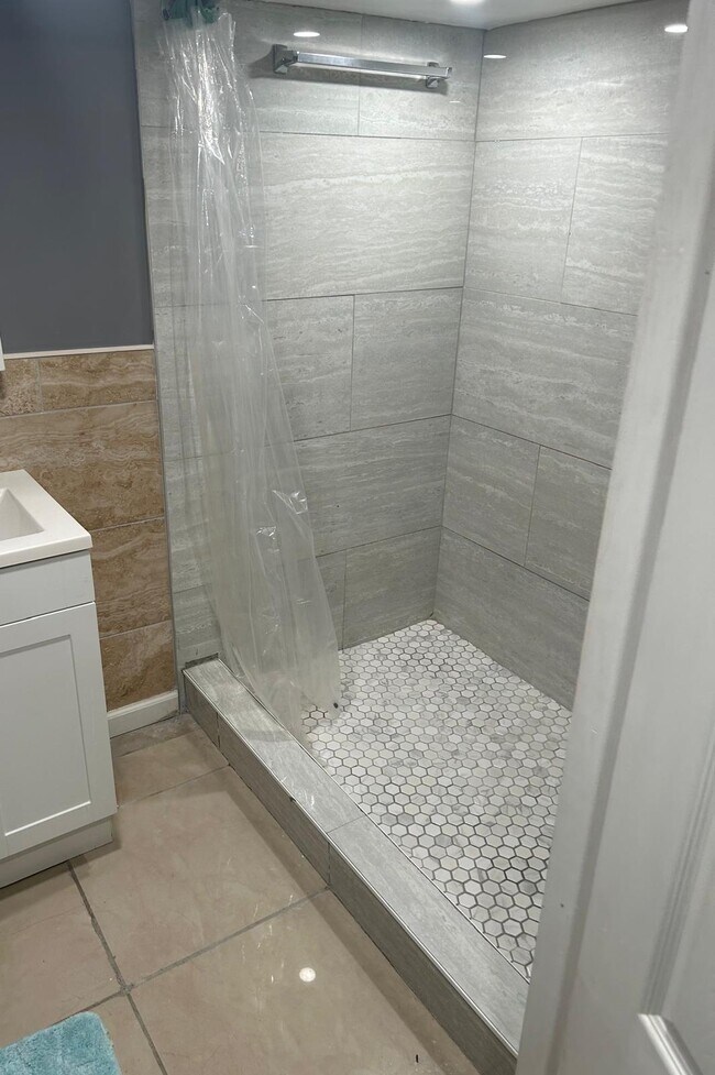 Baño - 75 Carolina Ave