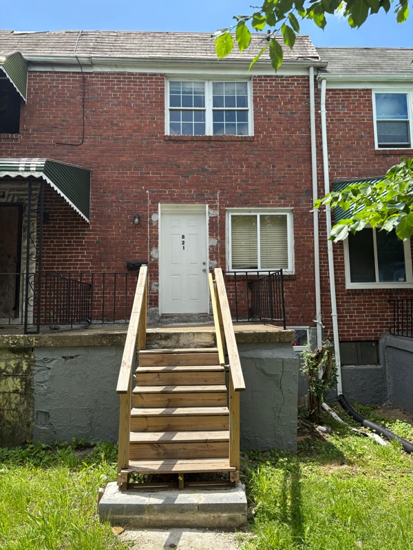 Primary Photo - 821 Bonaparte Ave