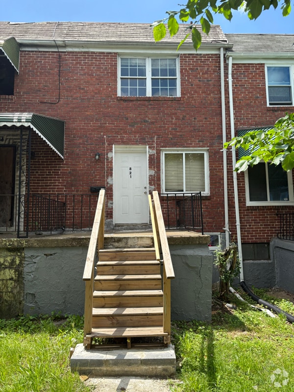 Building Photo - 821 Bonaparte Ave