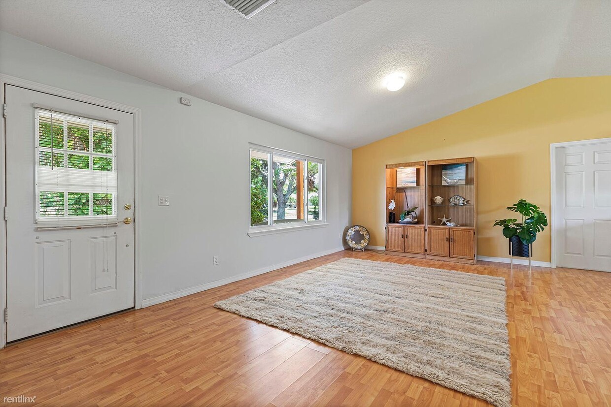 Primary Photo - 2 br, 2 bath House - 382 Main St