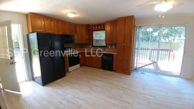 Foto del edificio - 129 State Rd S-42-8392