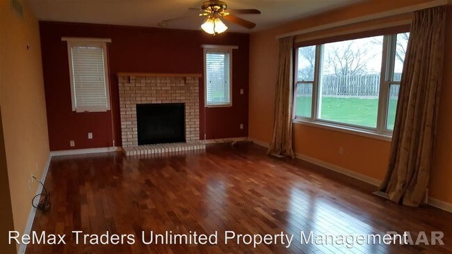 Building Photo - 3601 W Brenwick Dr